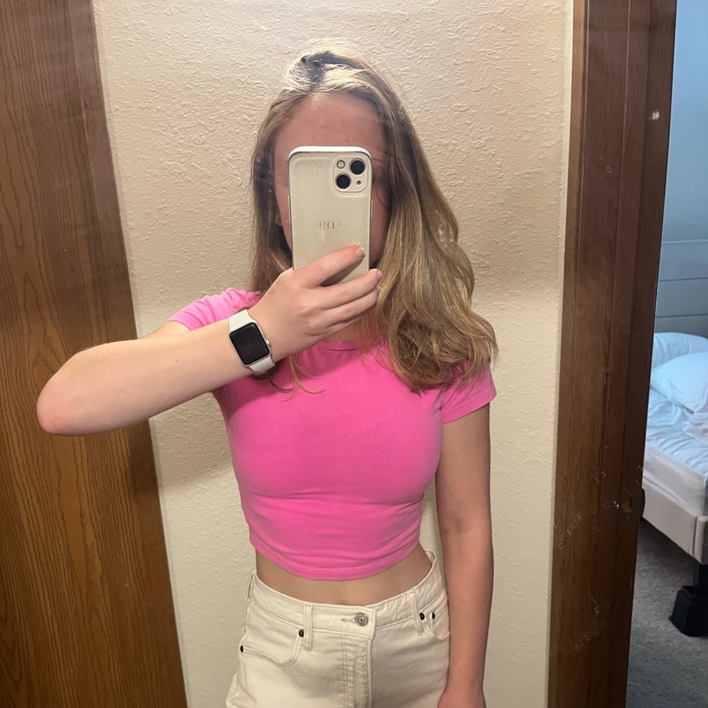 Aritzia TNA cropped tee shirt